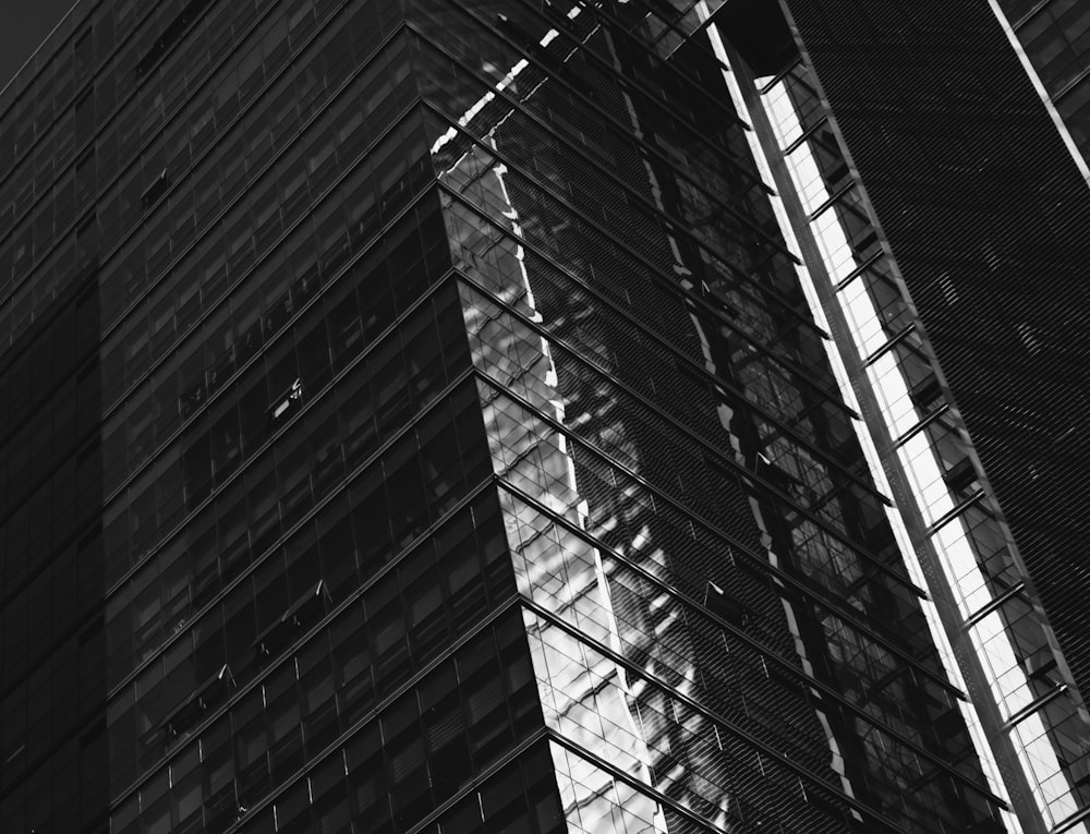 a black and white photo of a tall building