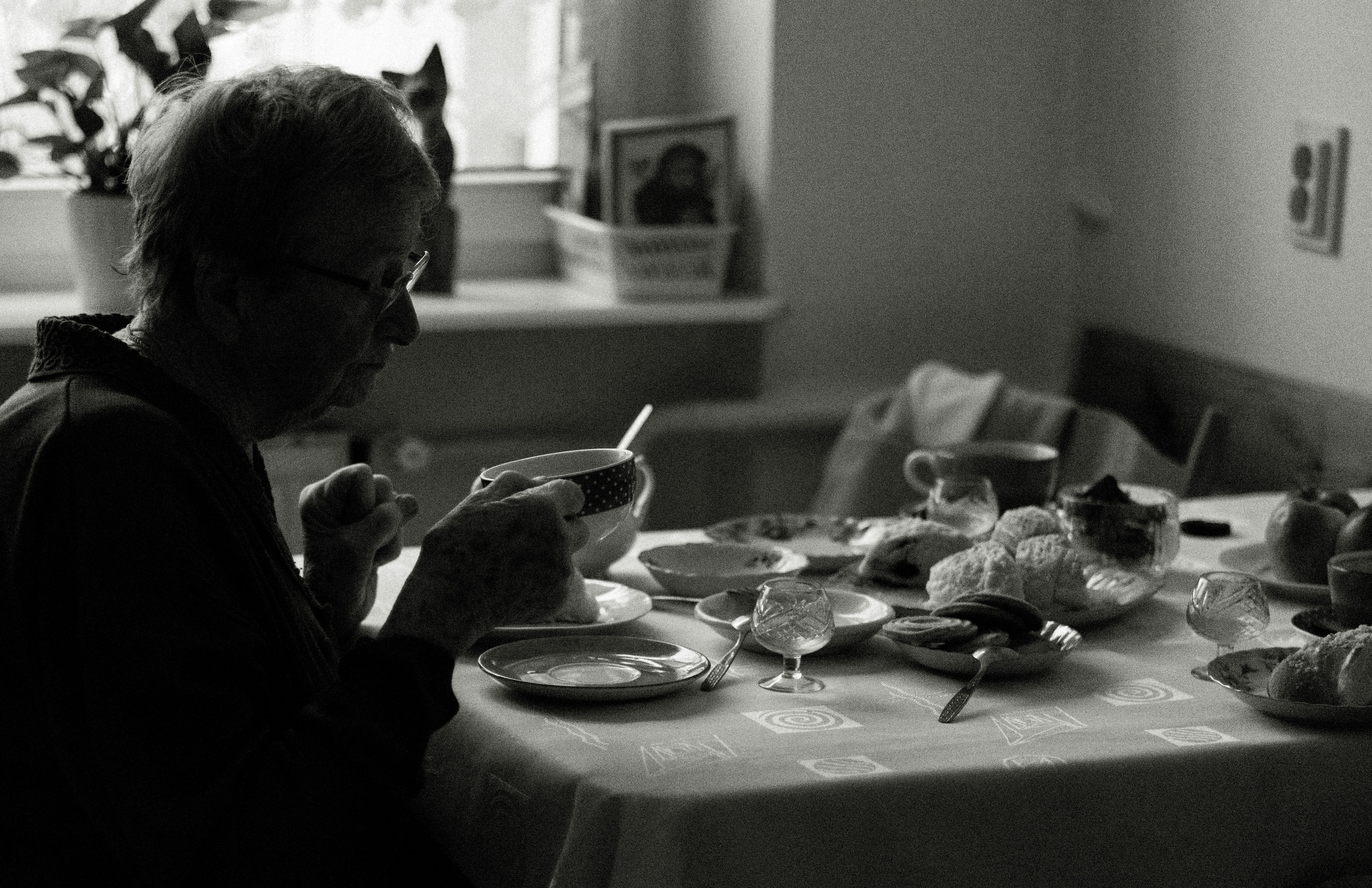 Alimentación Saludable para Abuelos: Guía por Edades y Género