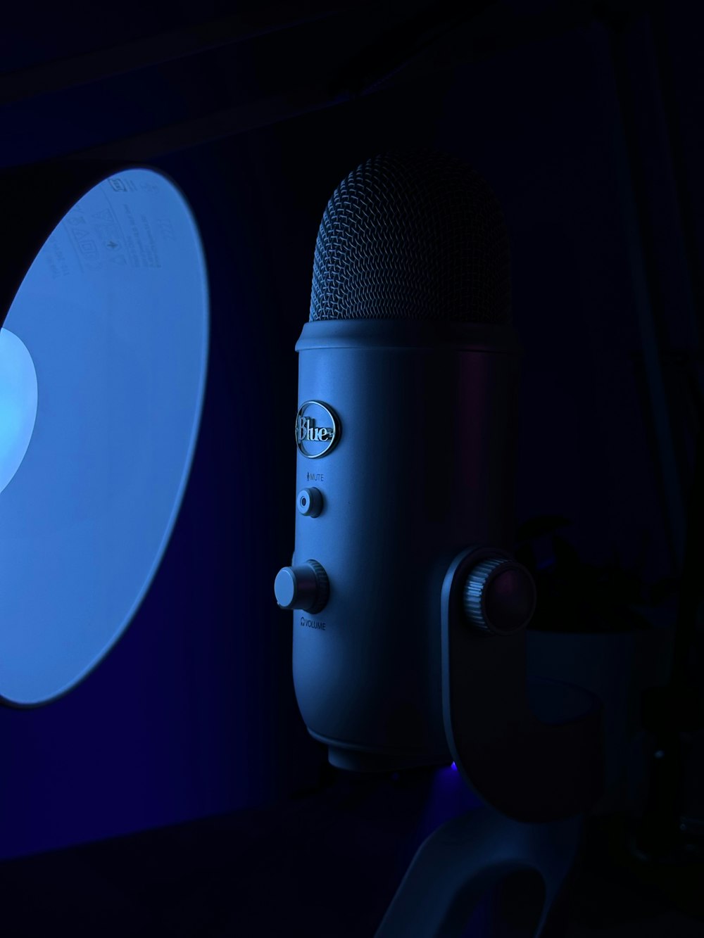 a microphone and a light in a dark room