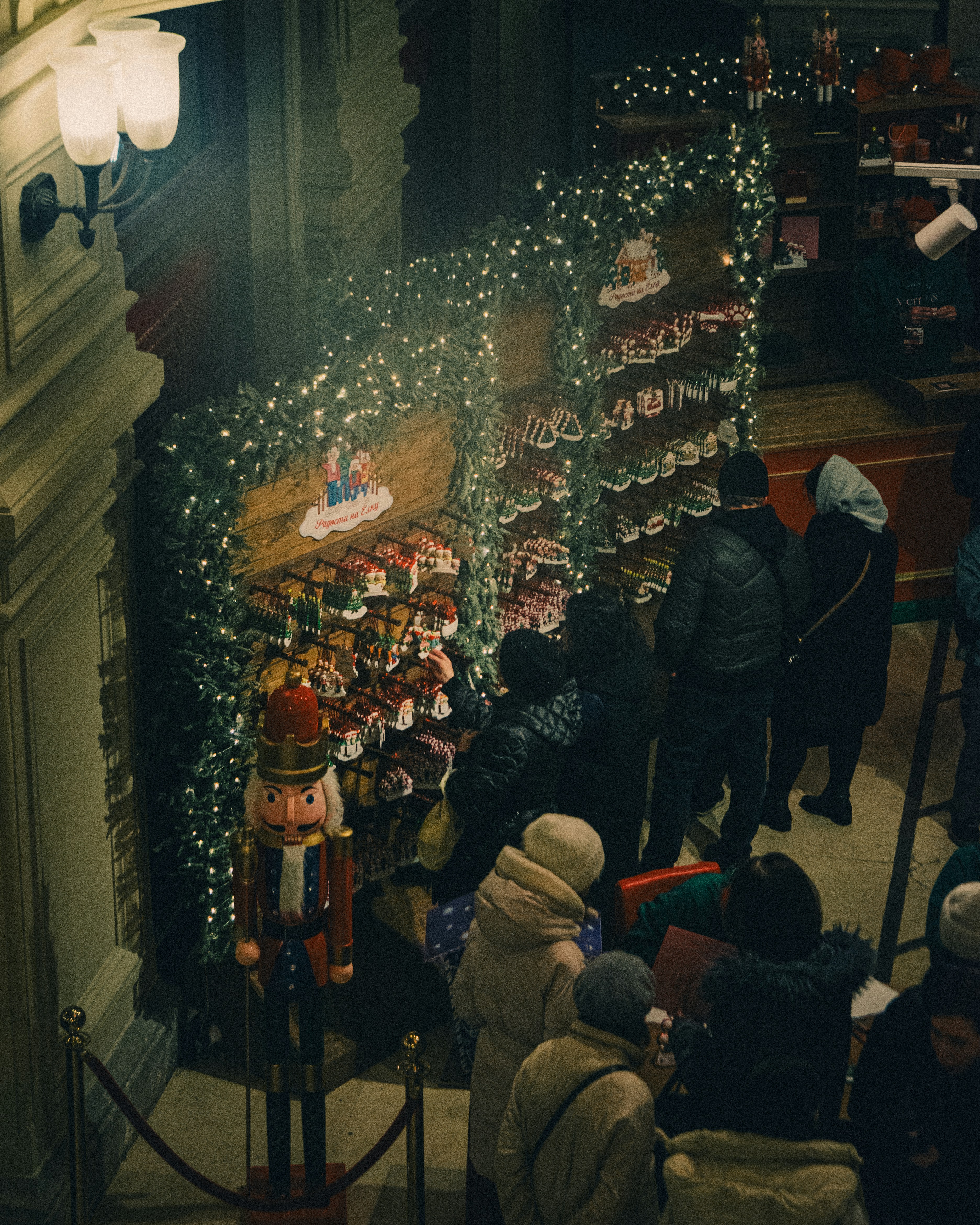 Retail Store Christmas Displays 