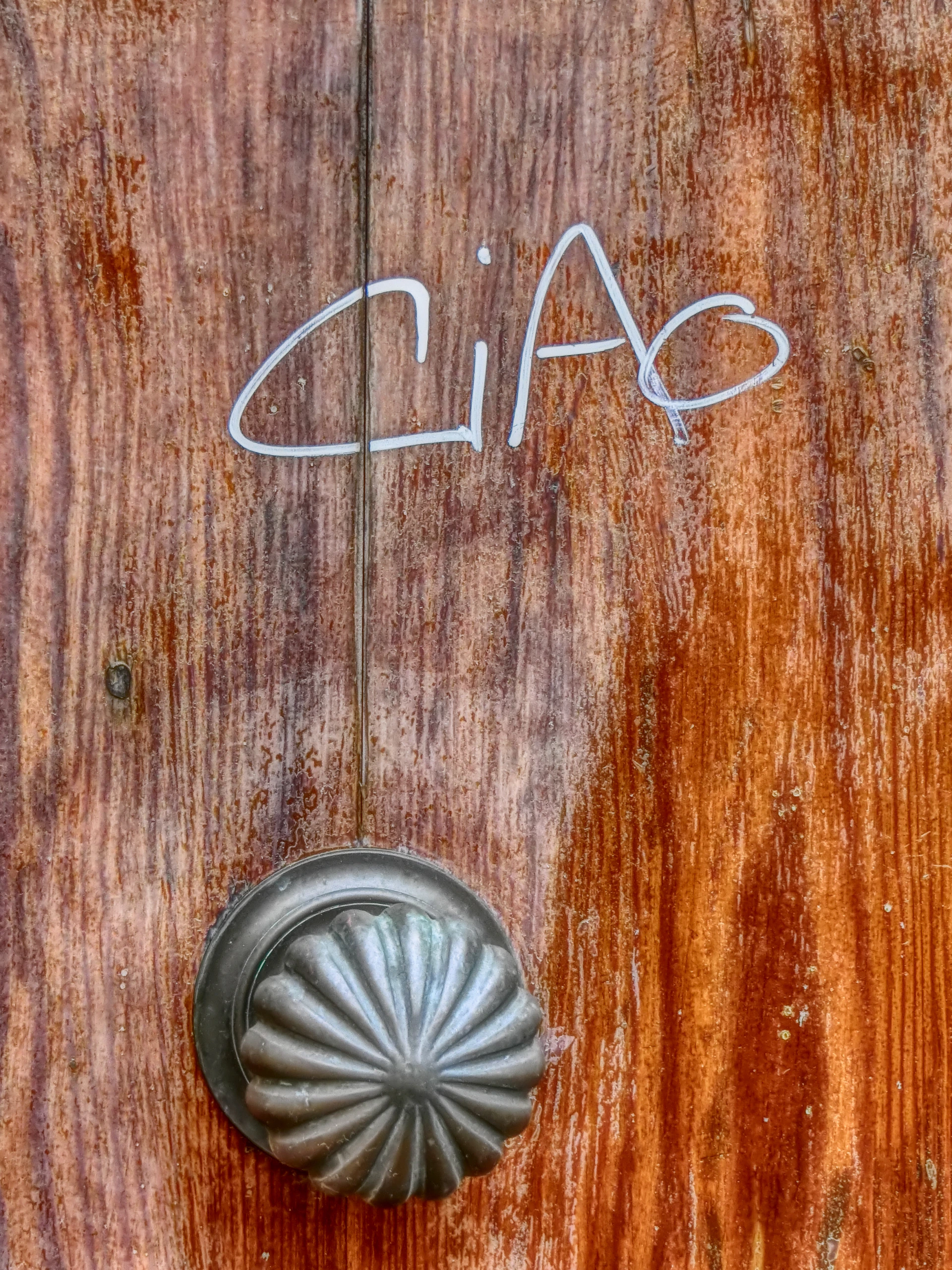 gray computer monitor