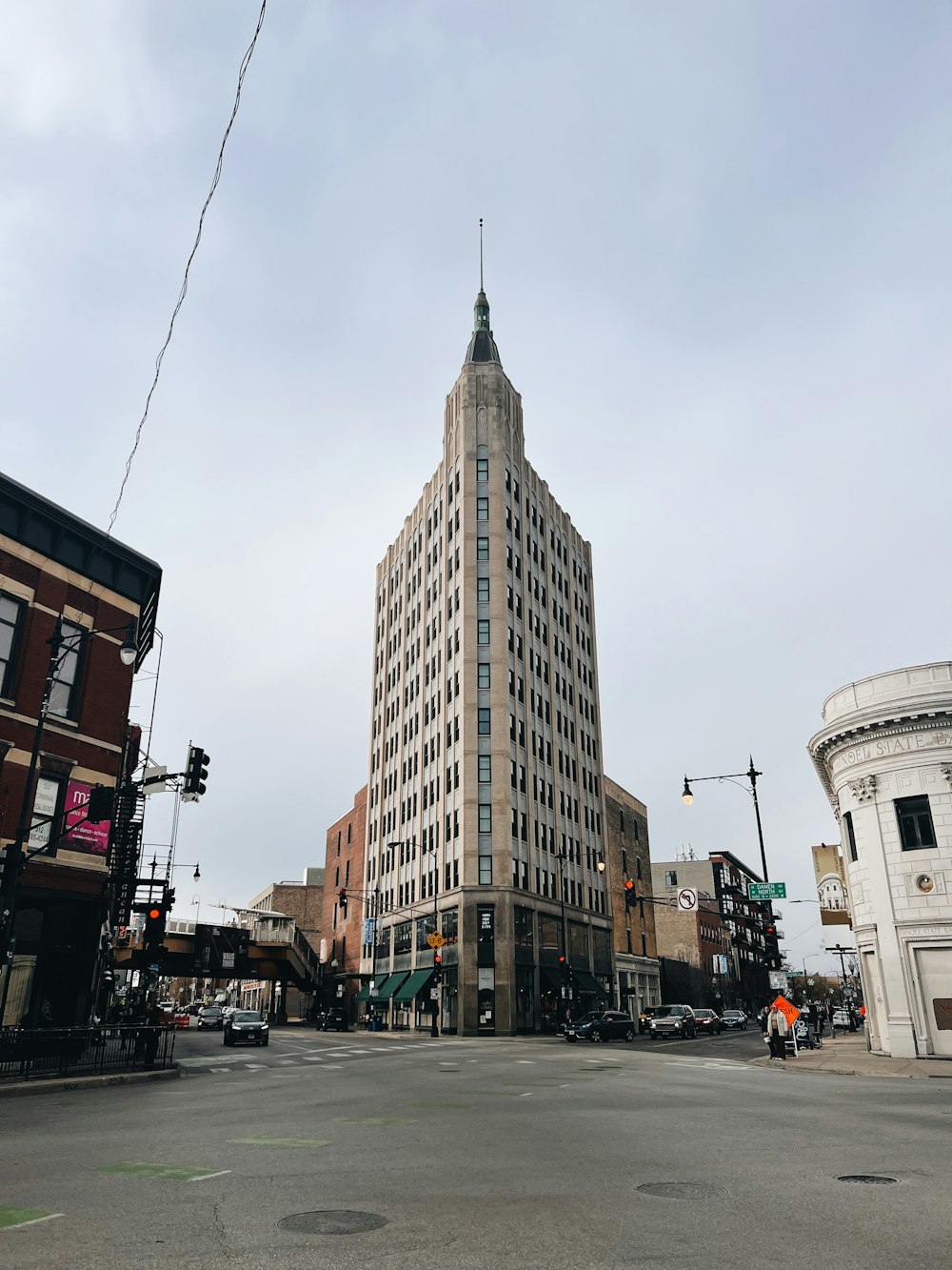 a very tall building sitting in the middle of a street