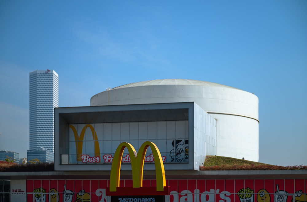 a mcdonald's restaurant with a sky background