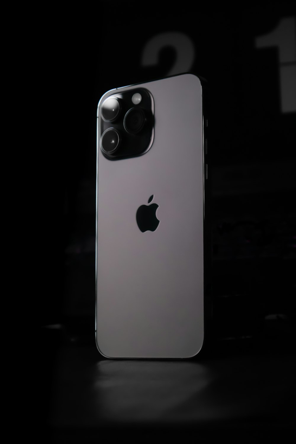 Un primer plano de la parte trasera de un iPhone 11