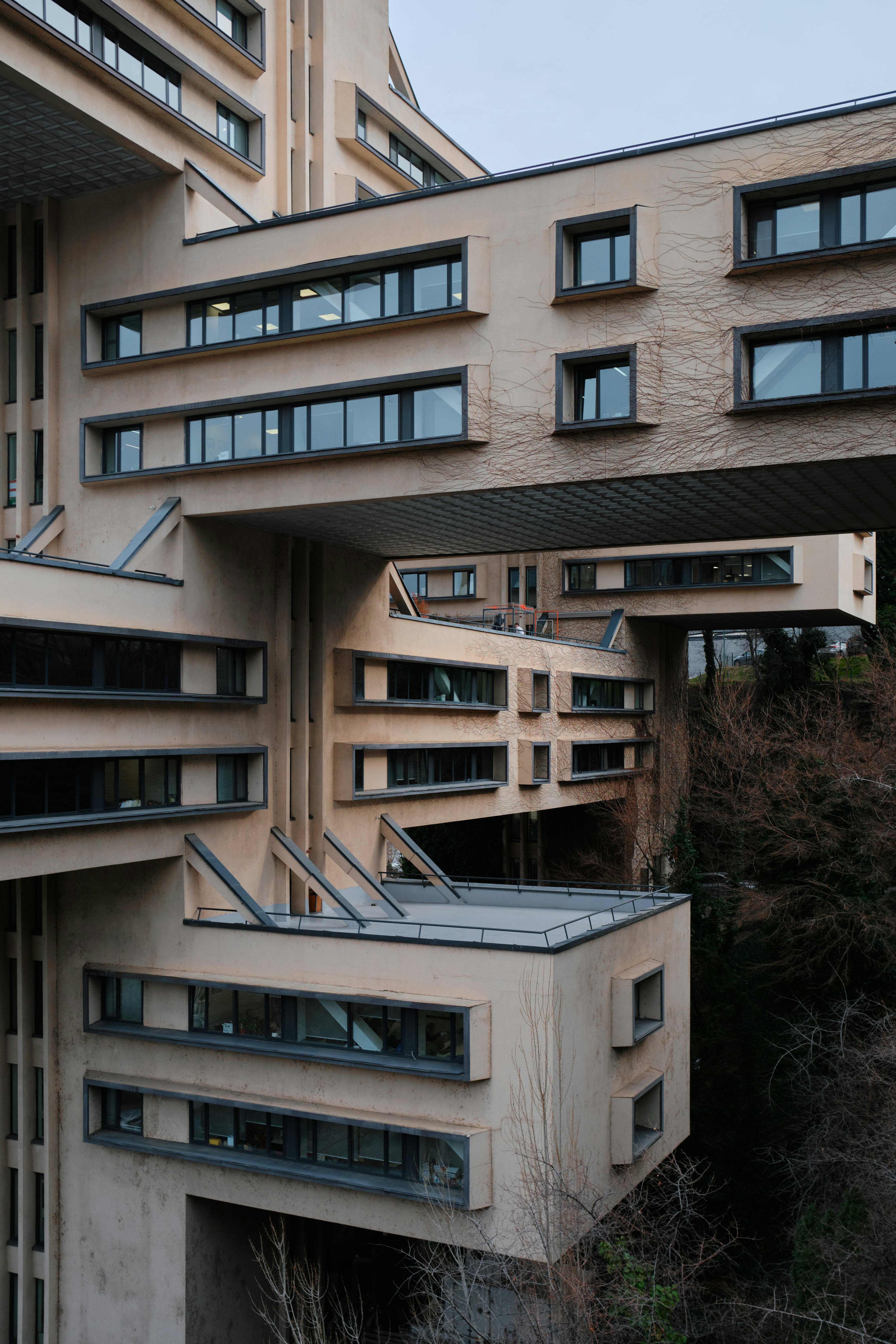 Midday: Fabrika