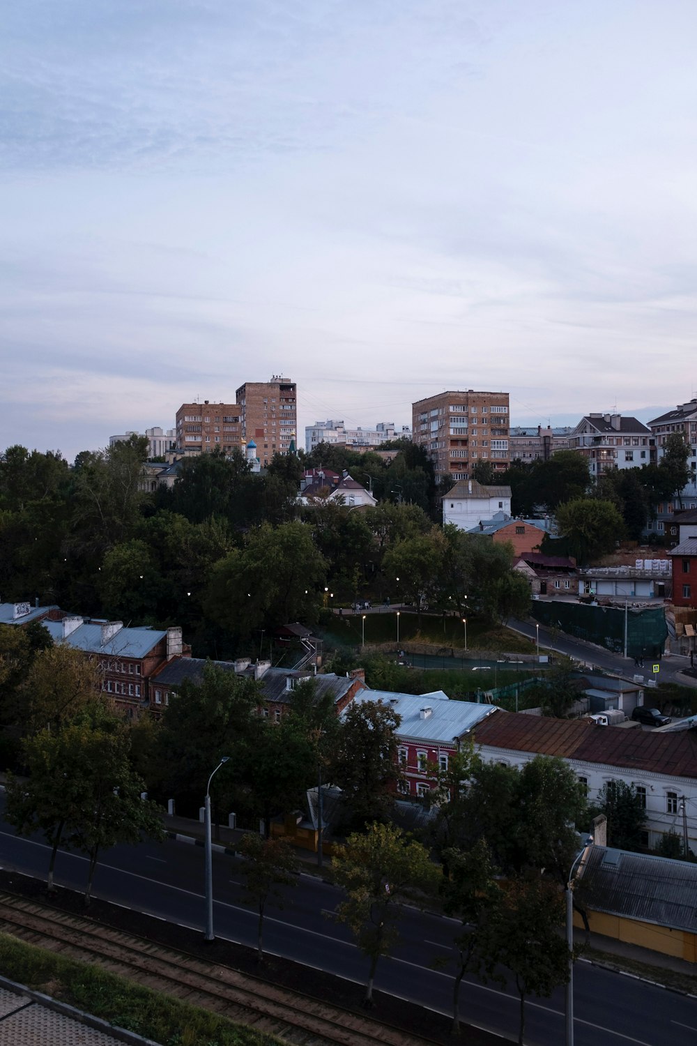 Blick auf eine Stadt aus der Ferne