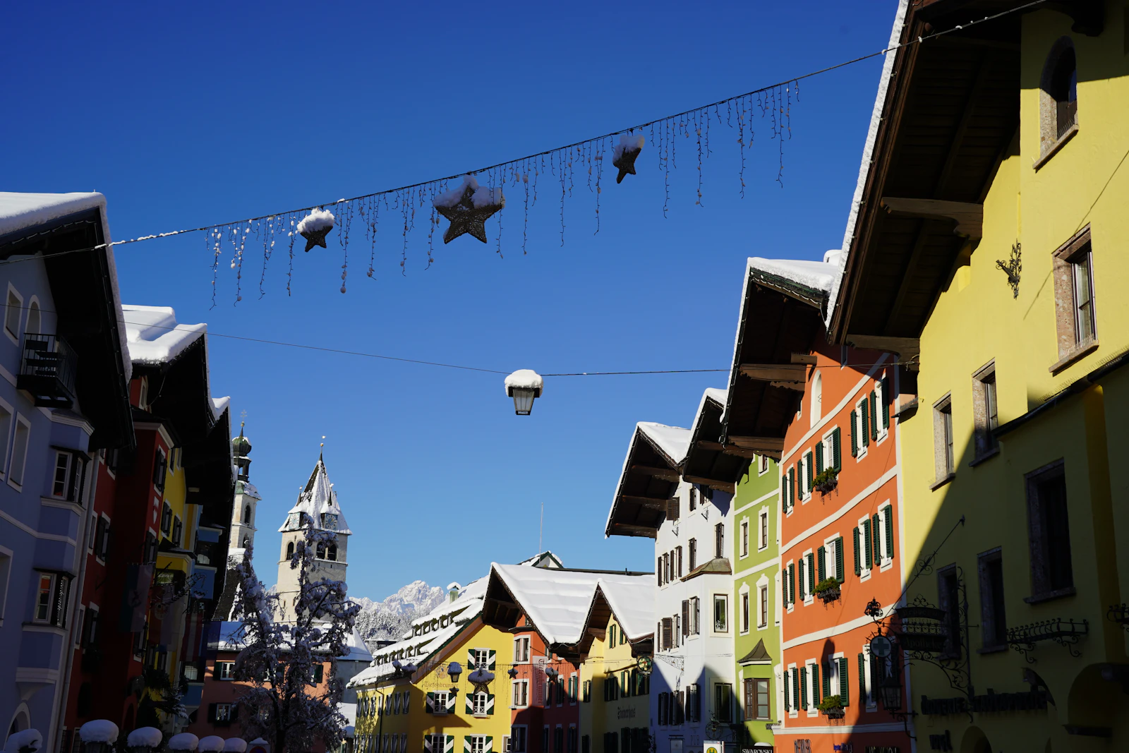 The painted house fronts along Kitzbühel’s medieval main street
