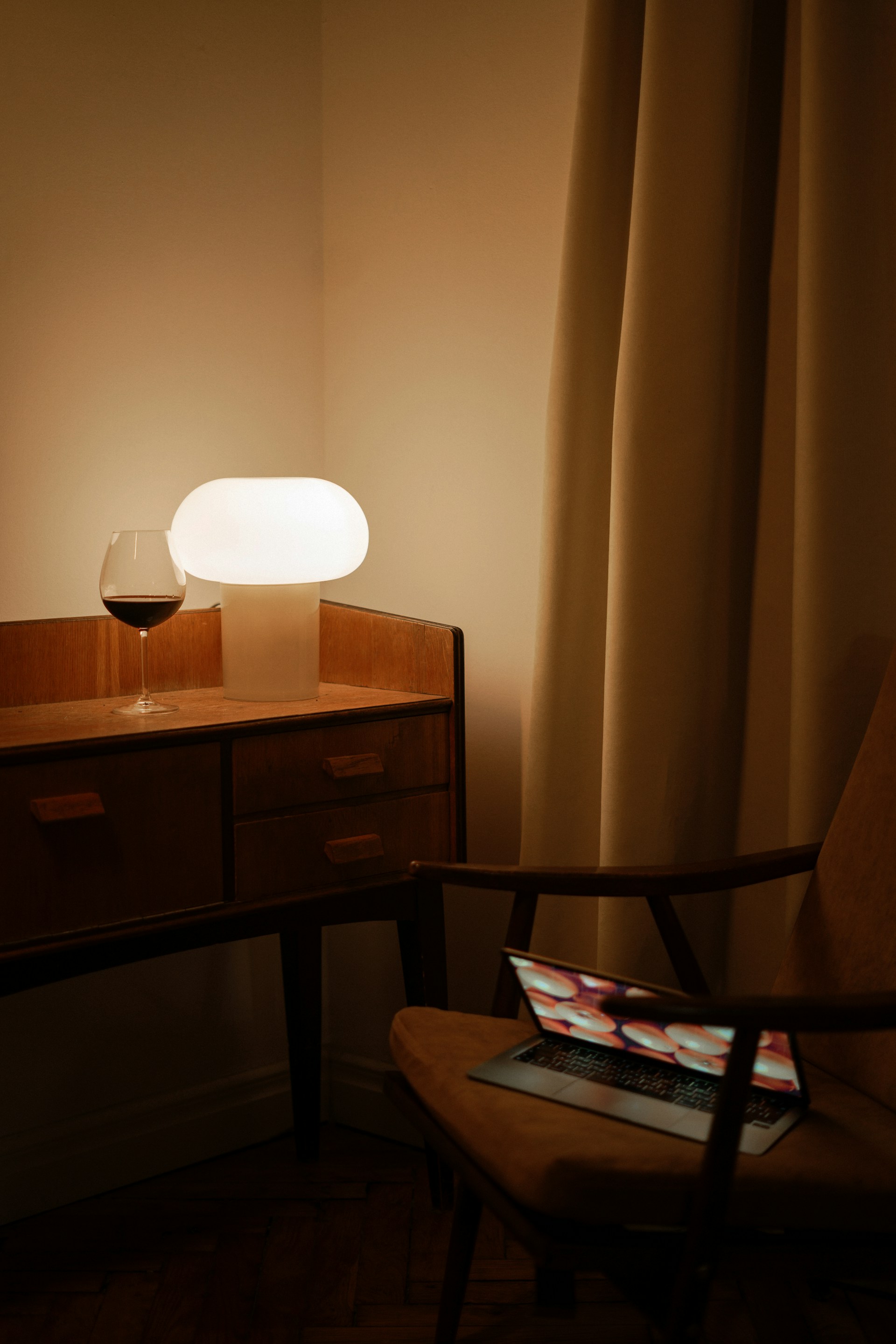 gray computer monitor