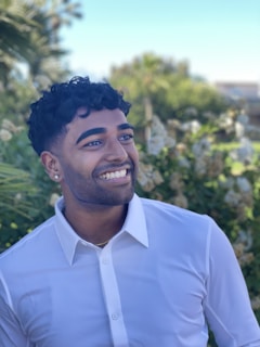 Cartoon character happily showing off thick eyebrows after transplant