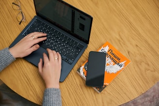 Close-up of hands typing effortlessly on the bookpad’s sleek built-in keyboard.