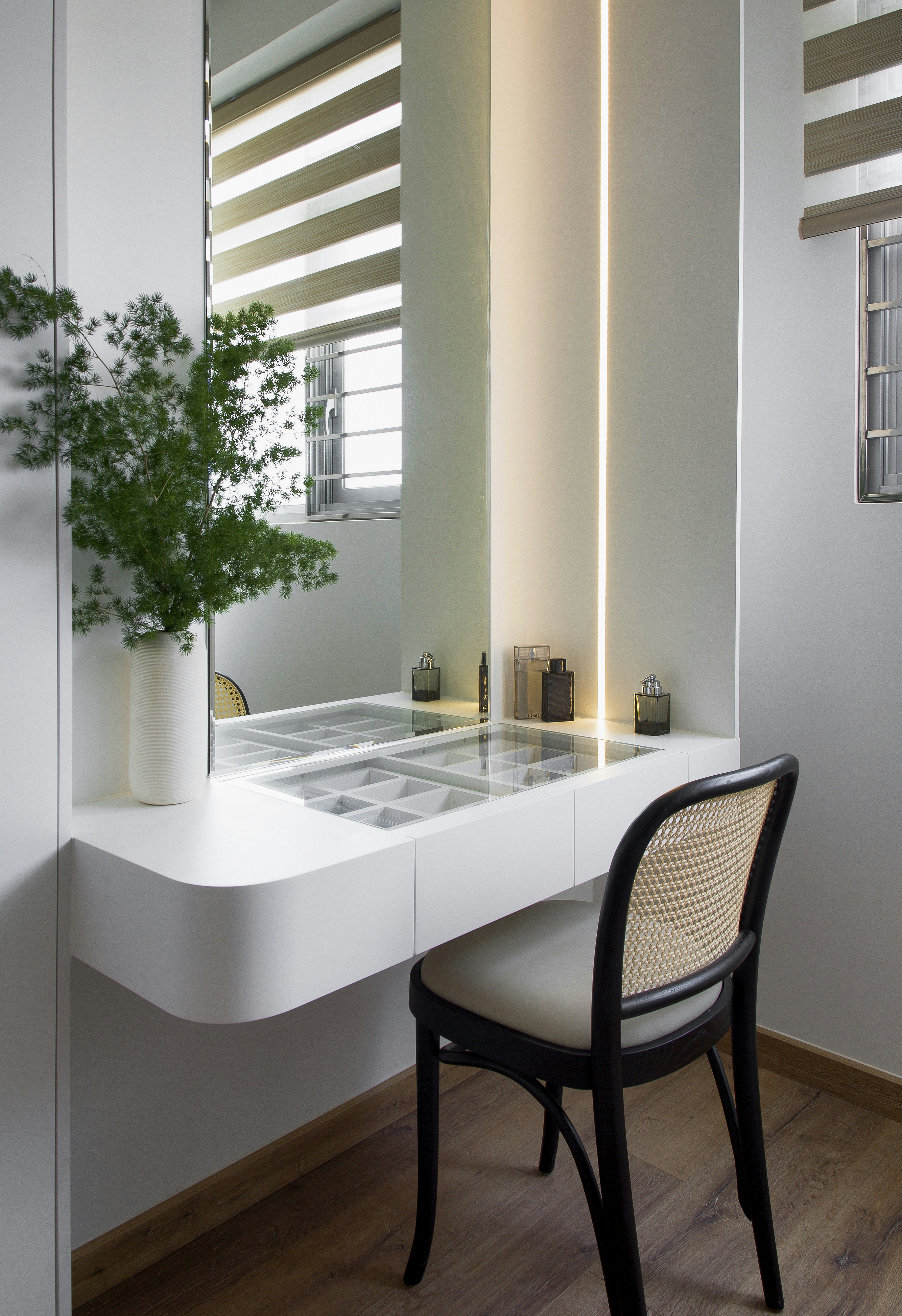 Minimalist Dressing Table