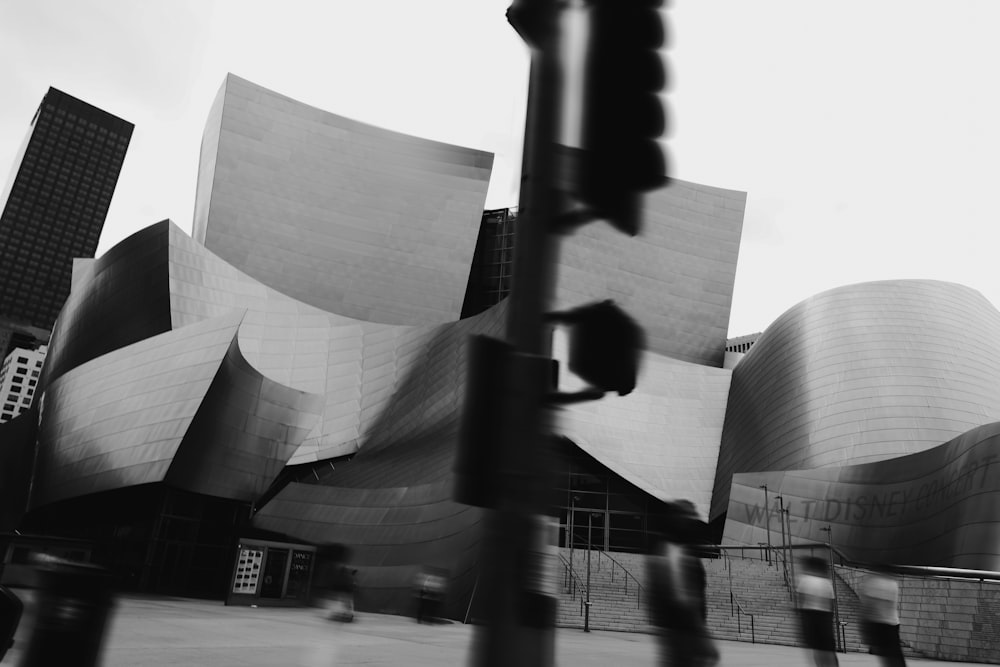 a black and white photo of a building