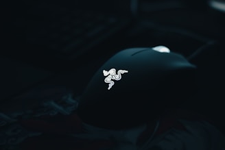 Interactive mouse movement effect illustrated by a glowing shape responding to cursor.