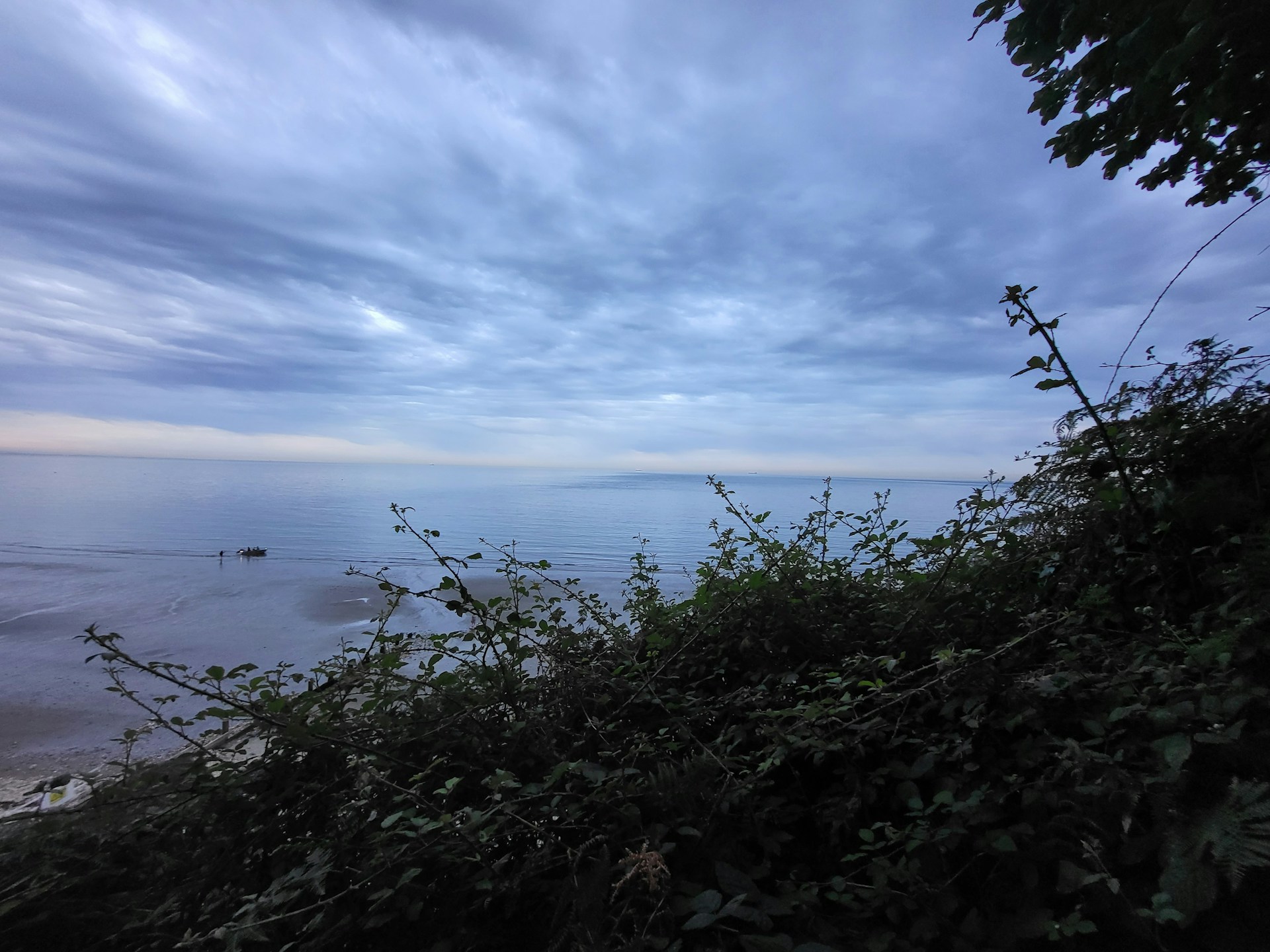 gray computer monitor