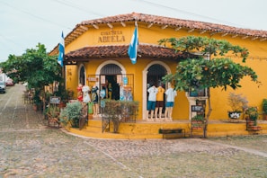 Photo of a vibrant storefront of Guinevere Modas Ltda in Mogi das Cruzes.