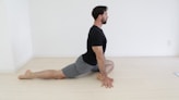 homme dans mouvement de pilates