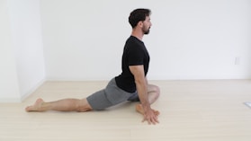 homme dans mouvement de pilates