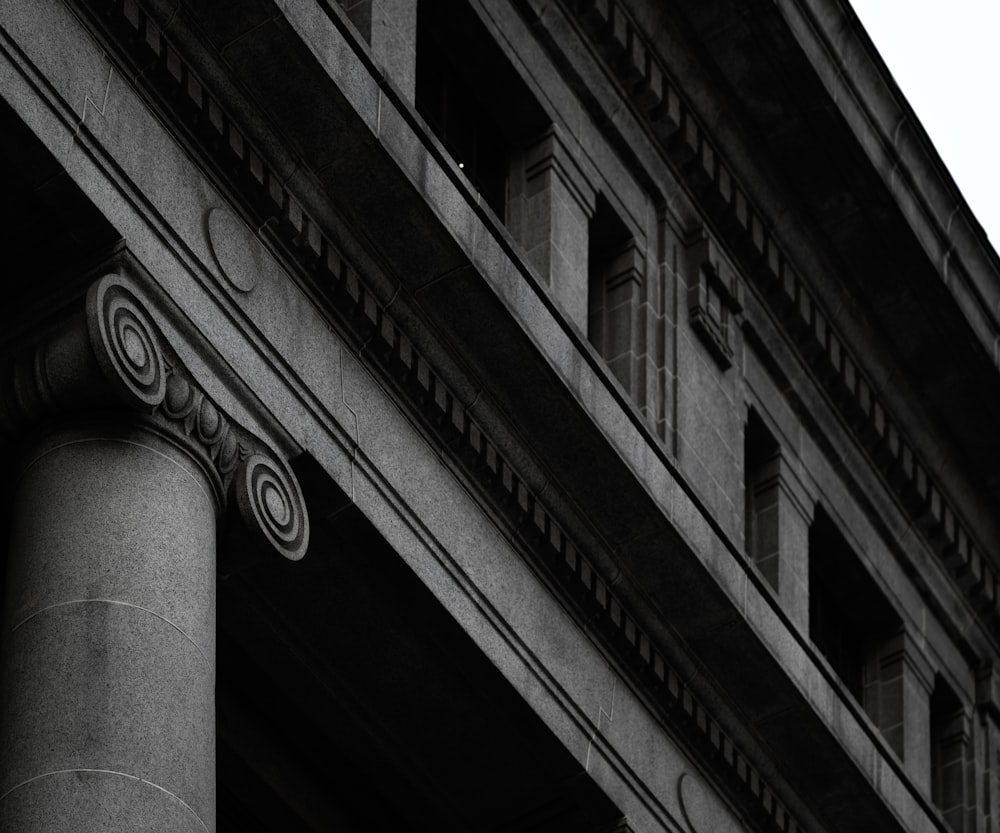 a black and white photo of a building