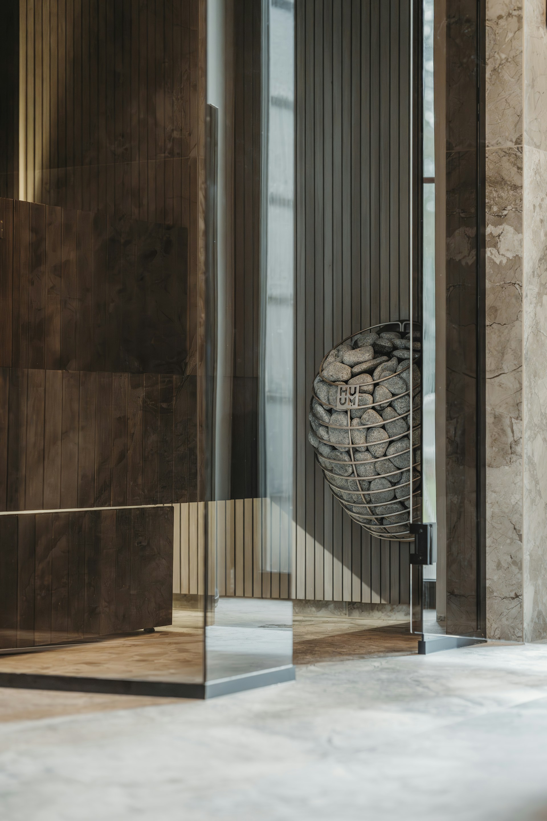 gray computer monitor