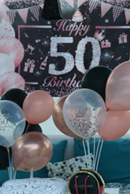 Décoration anniversaire personnalisée ballons et ambiance festive élégance Doullens Nord