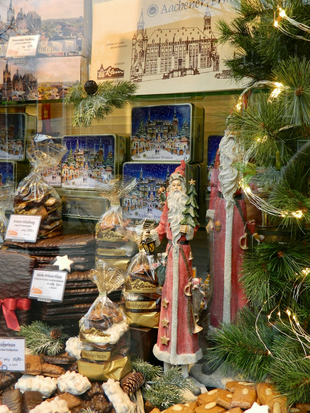 a christmas display in a store window filled with cookies