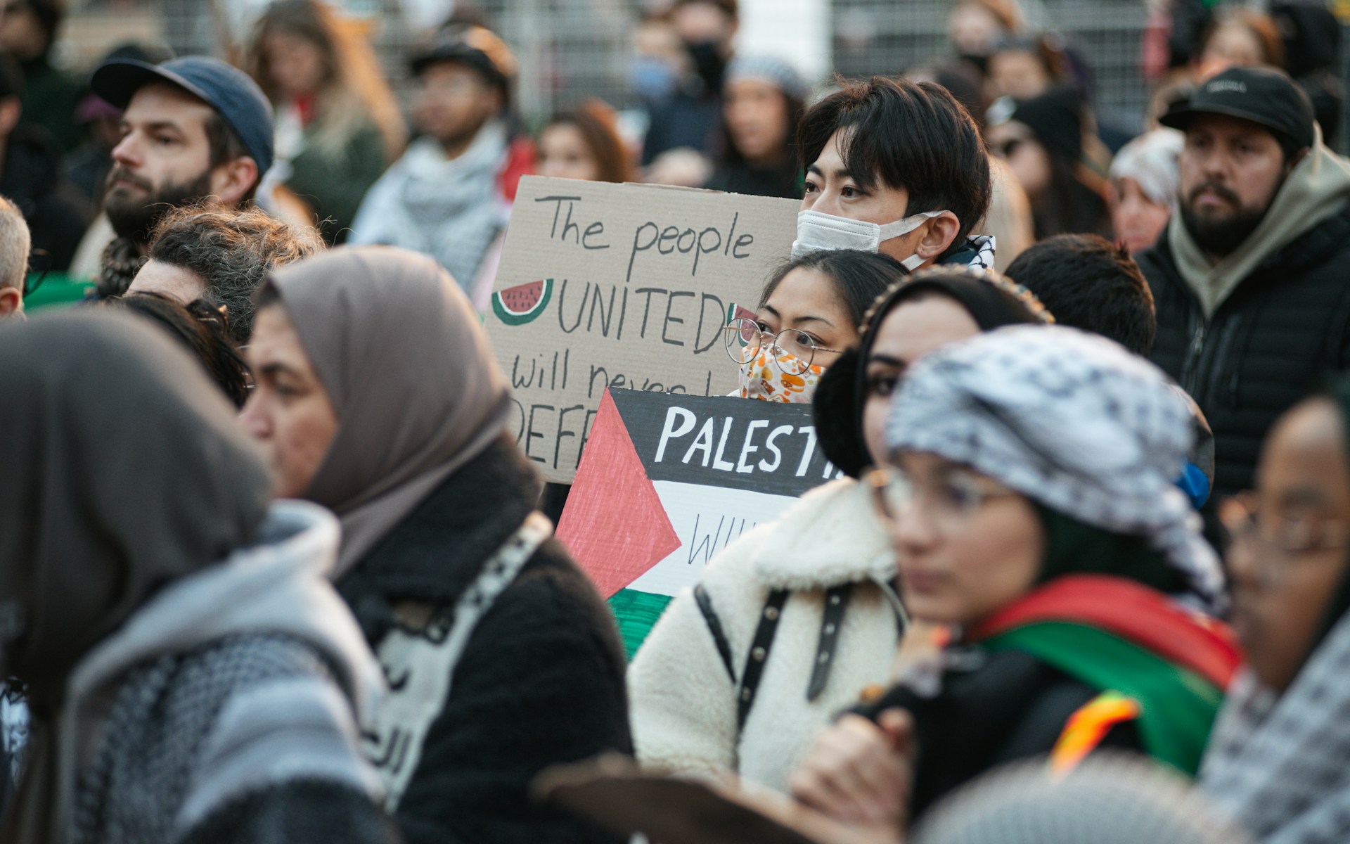 gray computer monitor