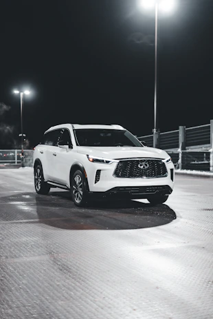 Before and after shots of a white SUV showing the dramatic difference after Aurum Glide's detailing.