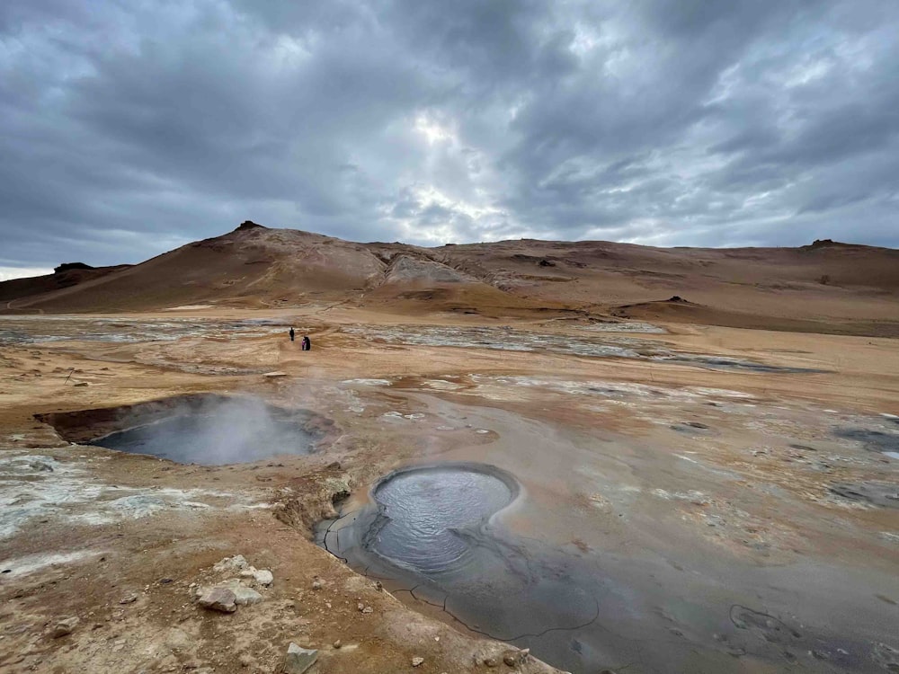 Una fuente termal en medio de un desierto