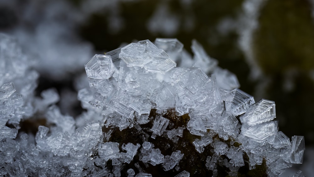 a bunch of ice crystals sitting on top of a rock