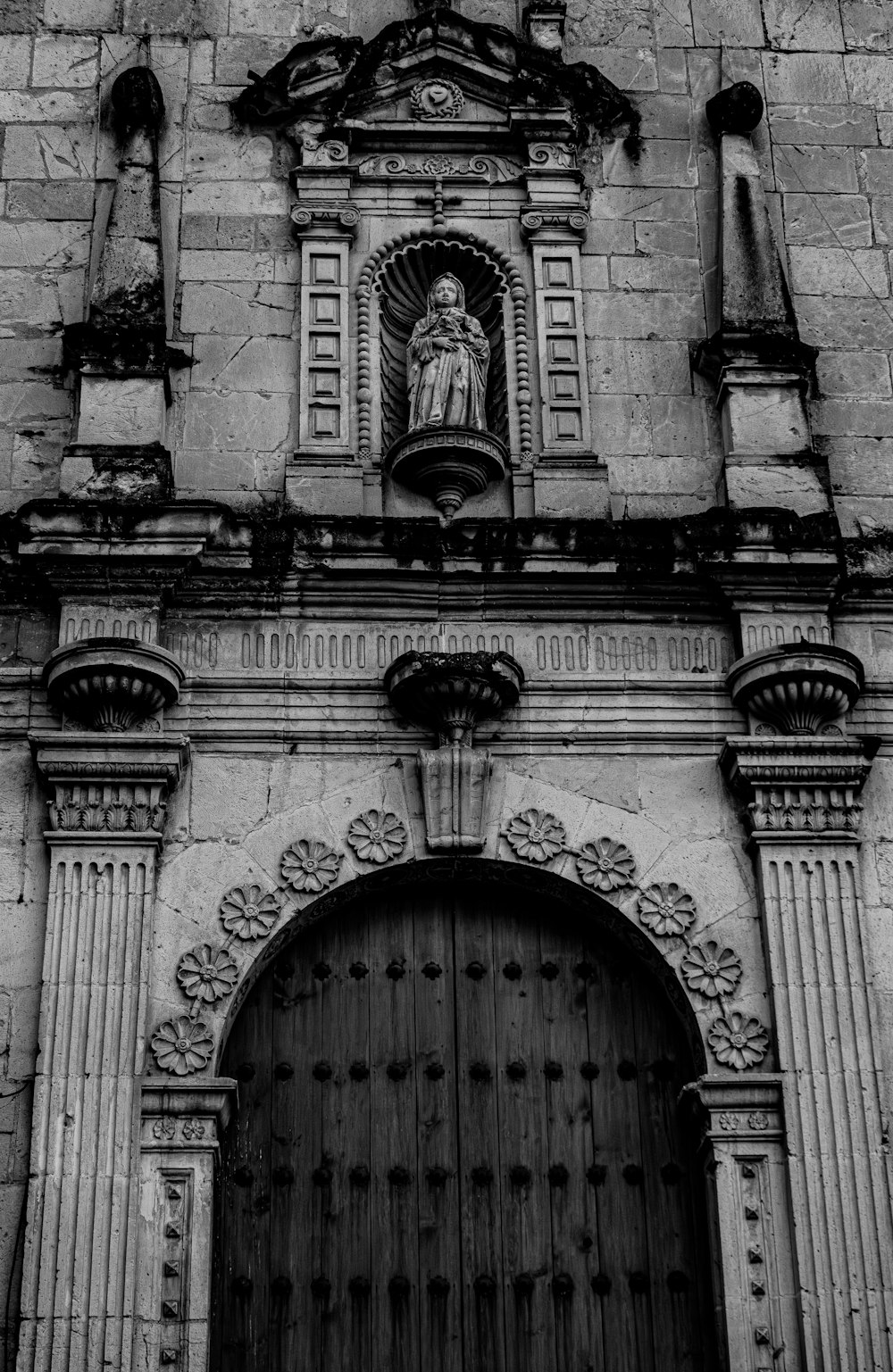 a black and white photo of an old building