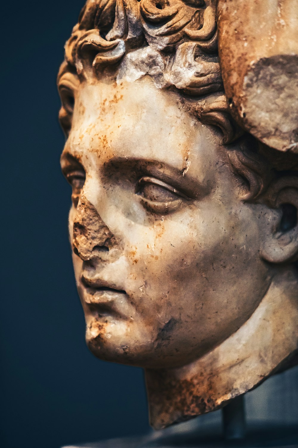 a close up of a statue of a man's head