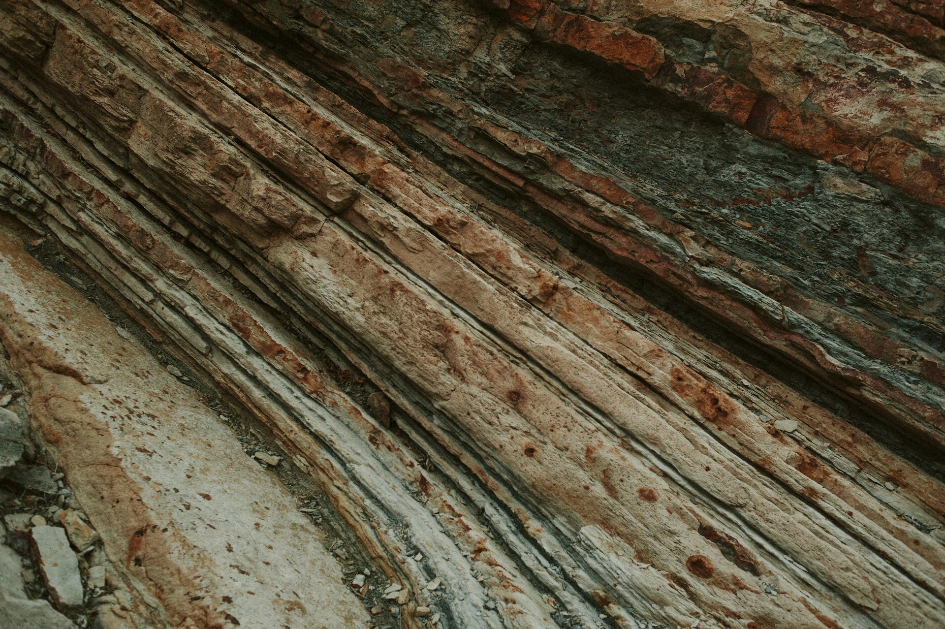 a close up of a rock formation with many layers of rock