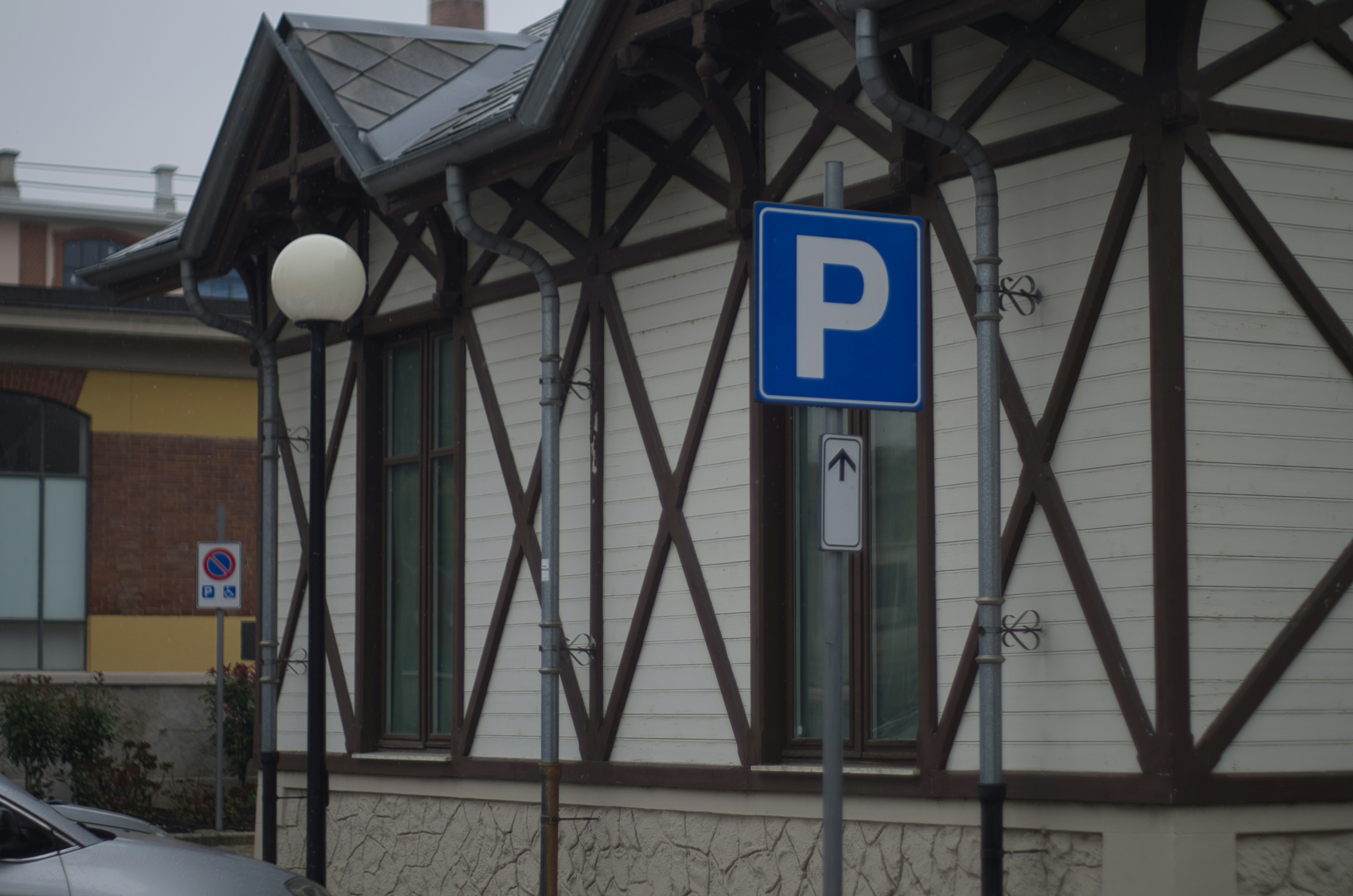 Multiple electric cars charging in a large US parking lot