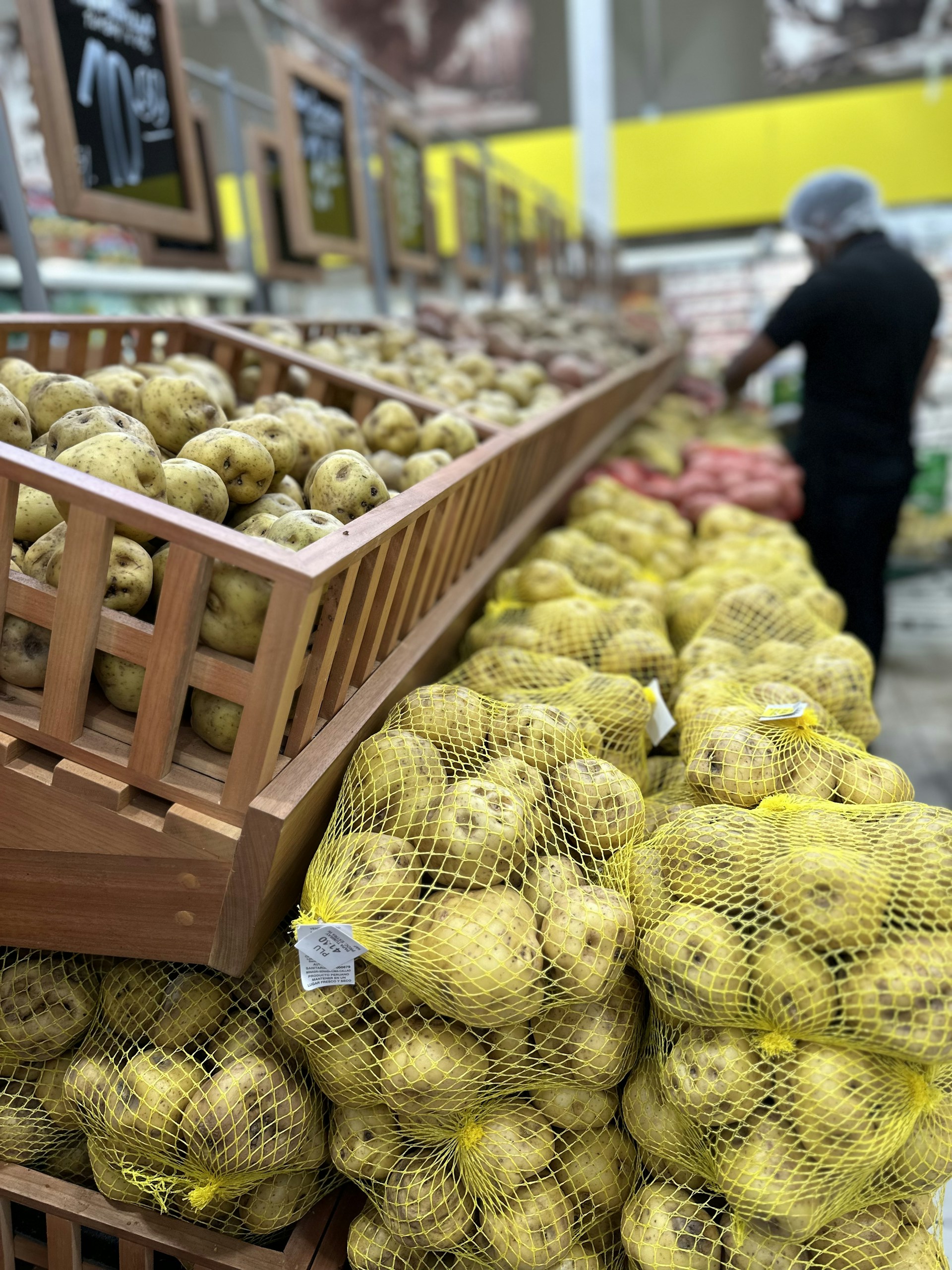 gray computer monitor