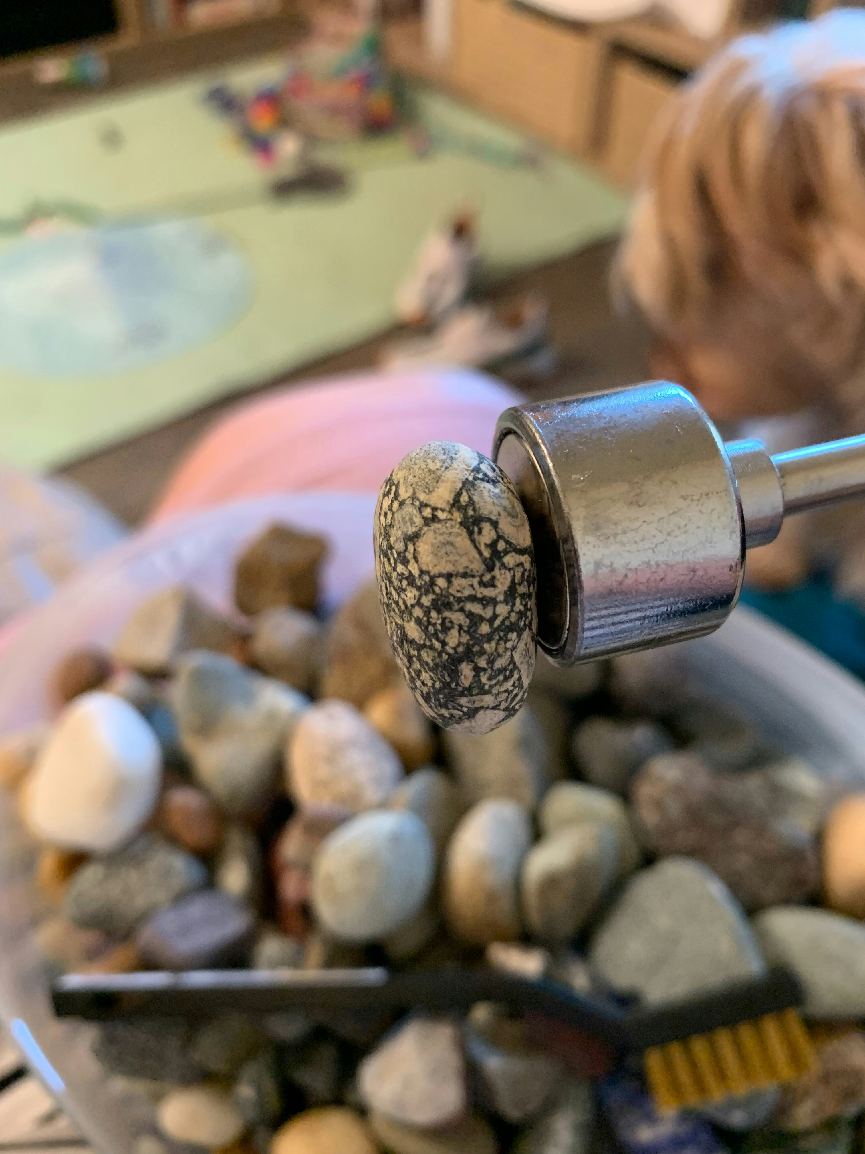 Piedras preciosas transformadas en arte