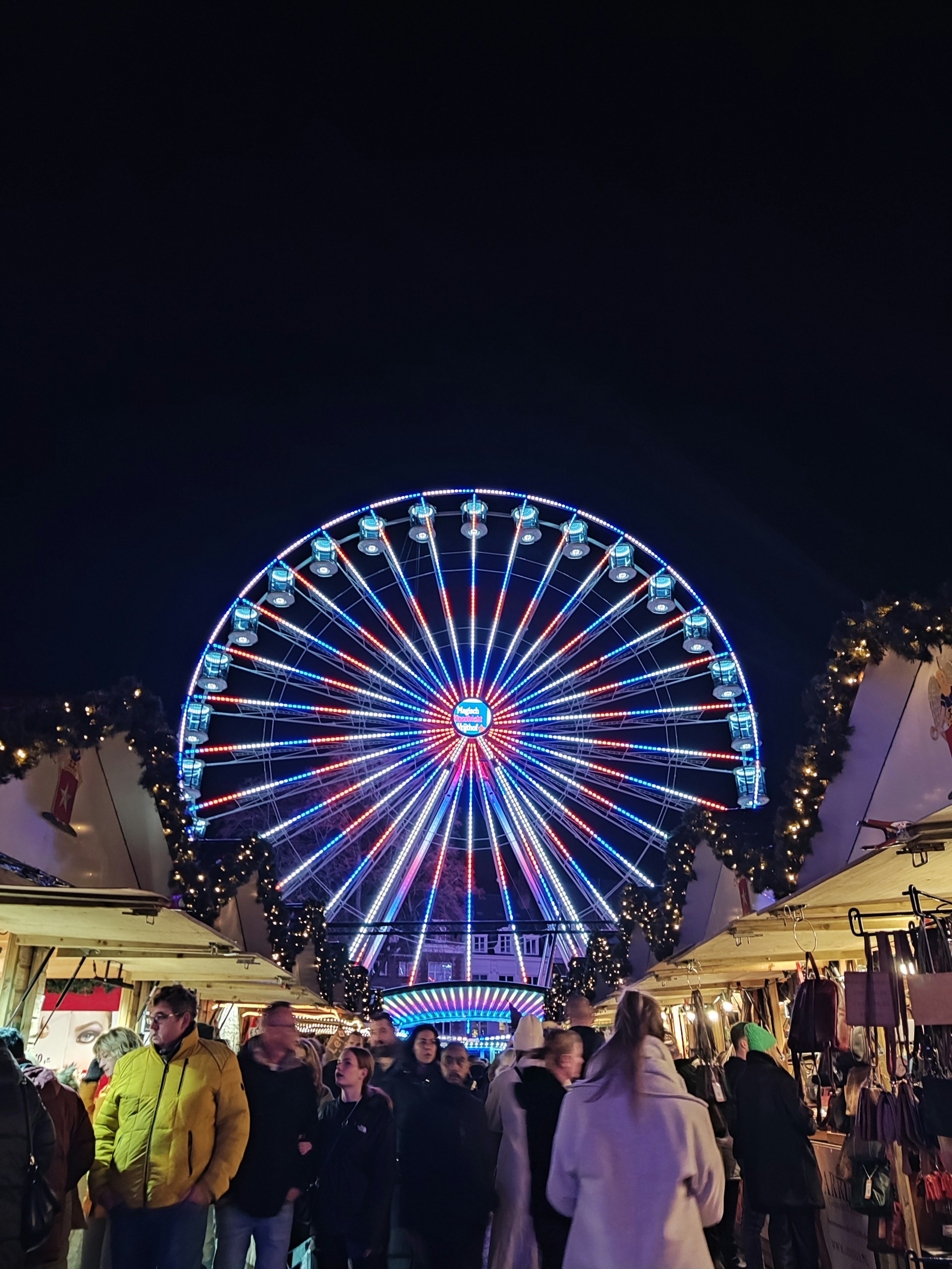 black and white bed linen
