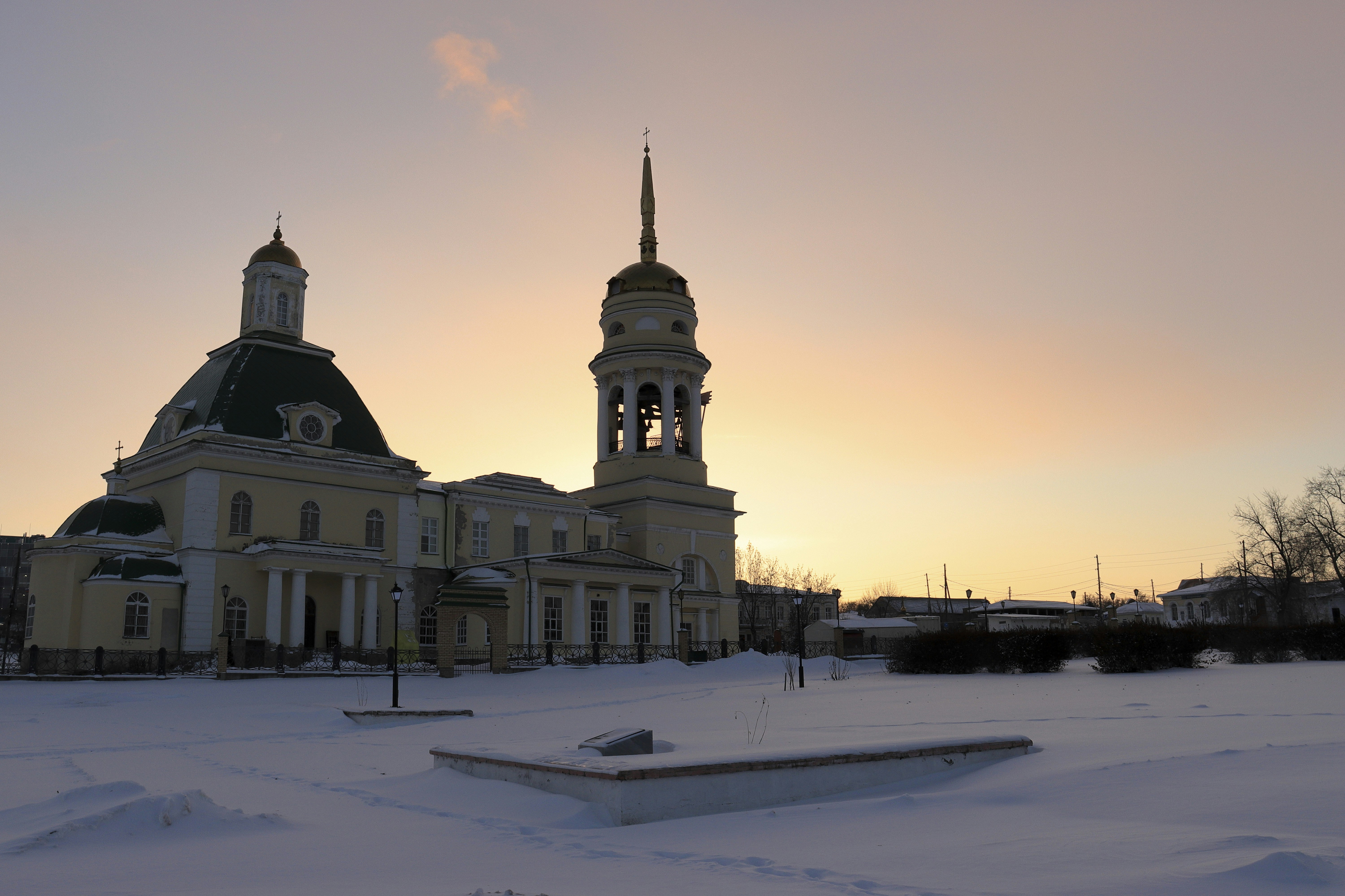 A large building with a clock tower on top of it photo – Free City ...