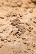 Close-up of clean plaster sand grains highlighting their quality and texture.