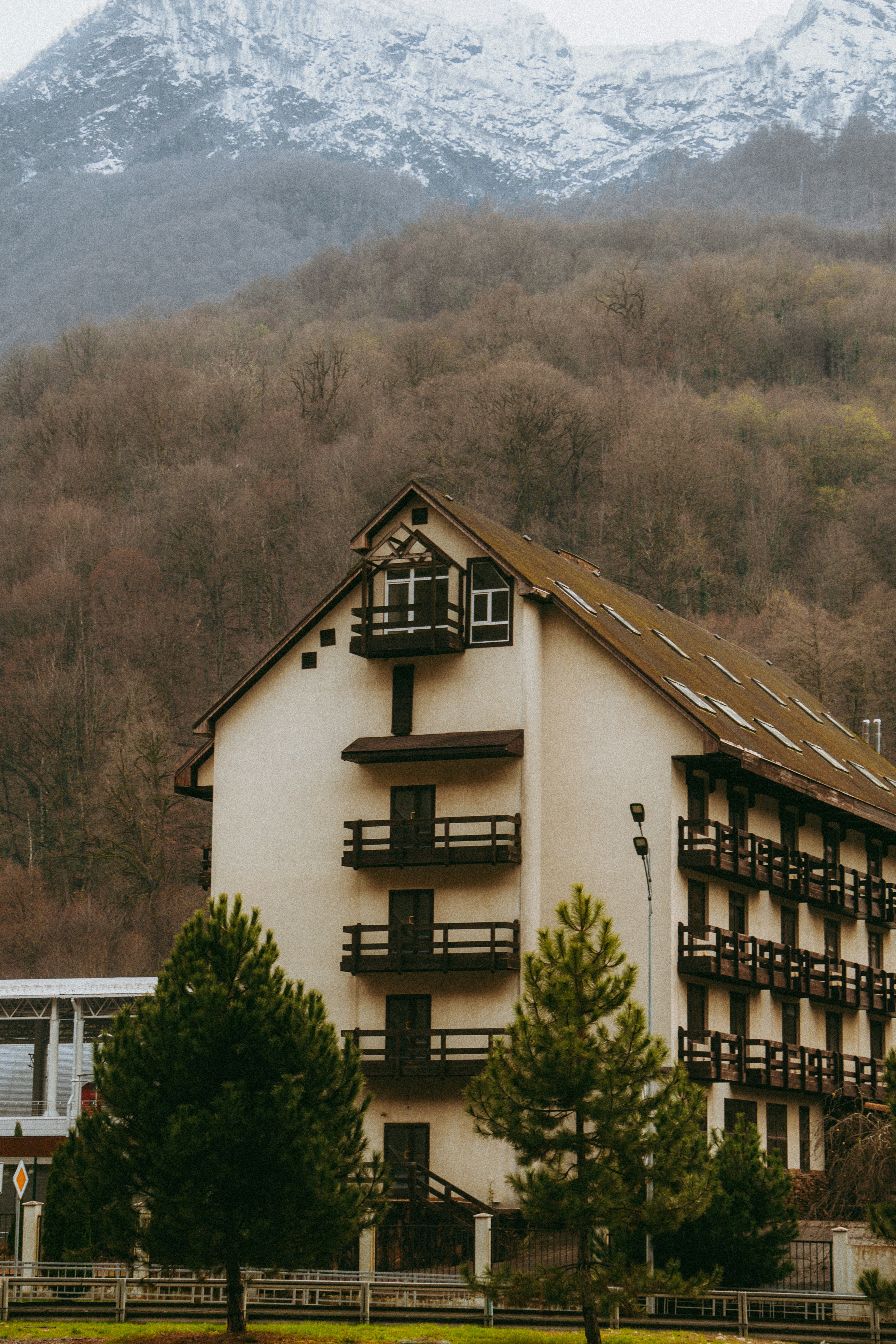 9 Mountain Routes Where You Can Still Find Cheap Motels