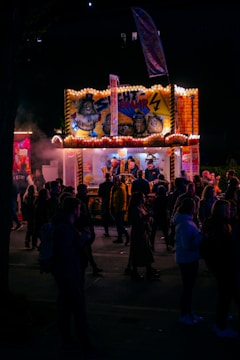 A lively festival scene with the Kartoffelschlösschen food truck serving crispy potato spirals to happy customers.