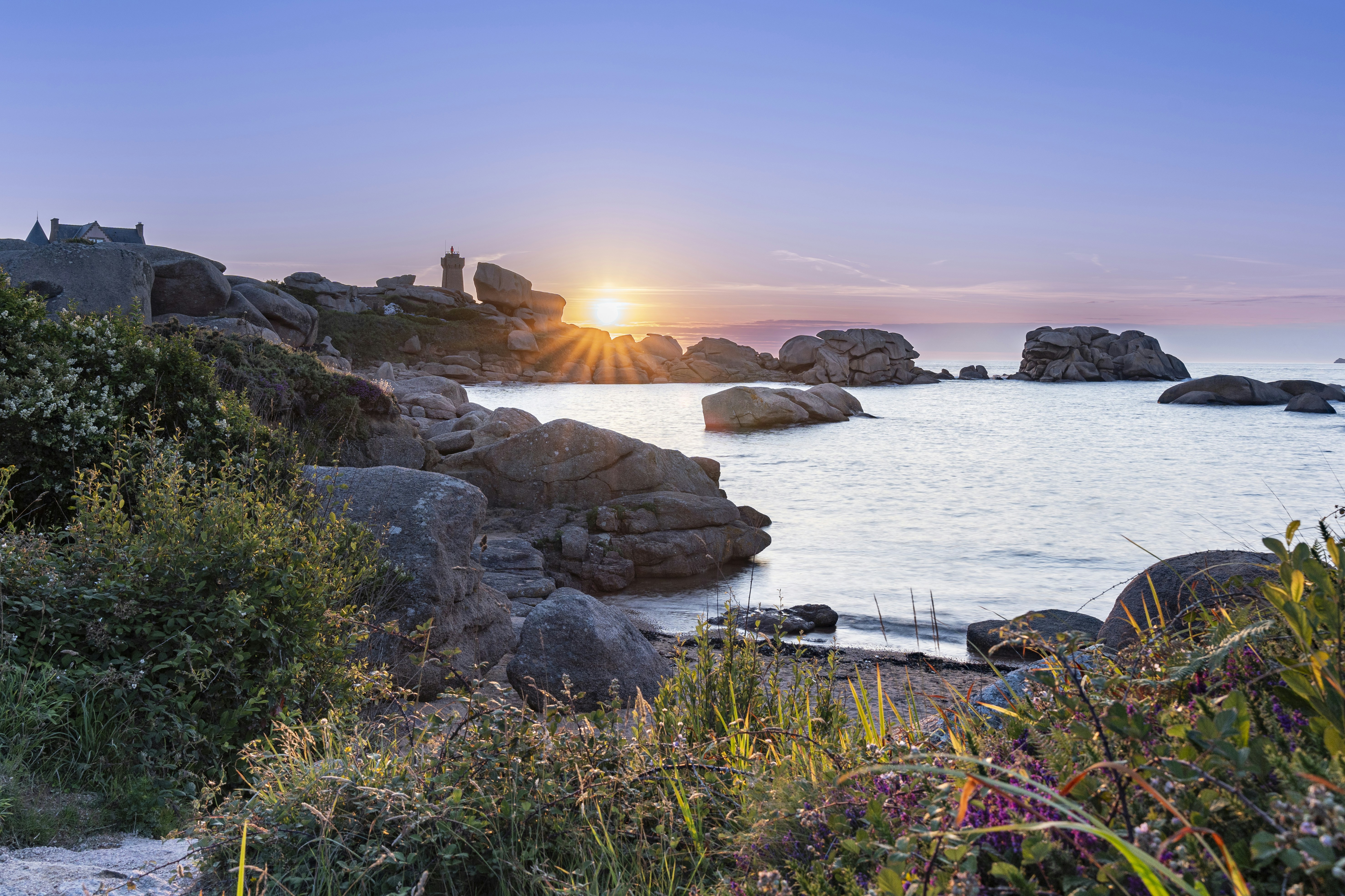 Cote de granit rose soleil couchant
