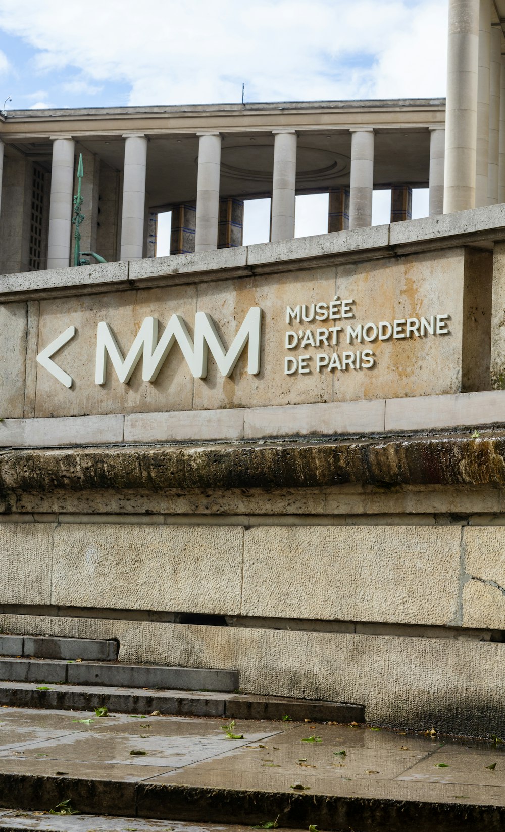 a building with a sign that says museum d'art moderne de paris