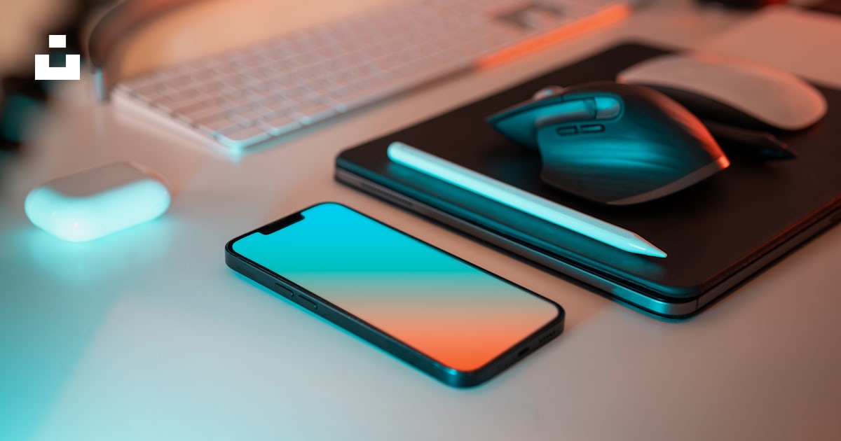 A laptop, mouse, and cell phone on a desk photo – Free Office Image on ...