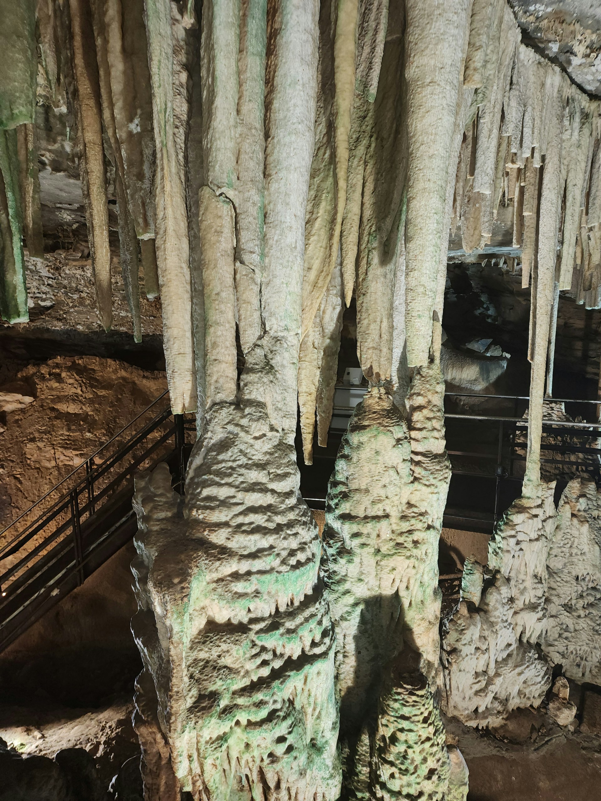 gray computer monitor