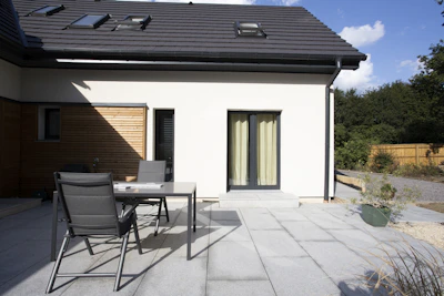 a table and chairs outside of a house