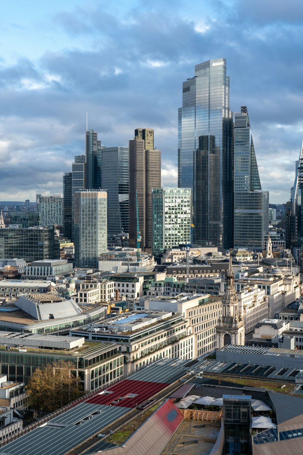 Una veduta della City di Londra dall'alto di un edificio