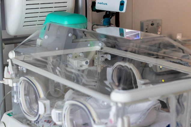 Photo of a modern neonatal intensive care unit featuring Fanem incubators and equipment in use.