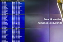 A split-screen image shows a digital airport departure board on the left with flight information for various U.S. destinations and an advertisement on the right side. The flight board displays destination, flight number, gate, and status for flights in French and English. The advertisement features text that likely promotes a product or service.