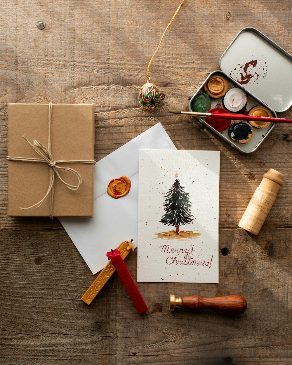 Um cartão de Natal com uma árvore de Natal
