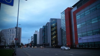 Contemporary commercial office buildings in São José dos Campos with busy street view.